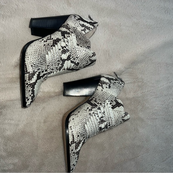 Vince Camuto Boots Size 8 Western - Picture 4 of 11